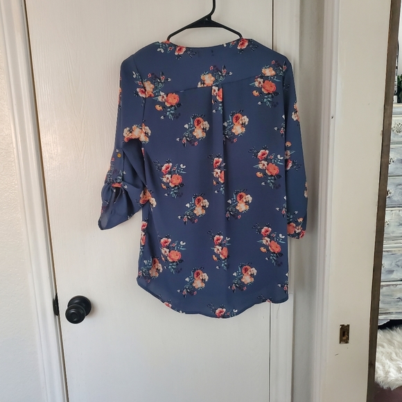 Small Rue 21 Blue Blouse with Roses - Picture 5 of 5